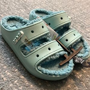 CROCS Classic Cozzzy Sandal in Teal - size 7 womens, size 5 mens | New & Comfy!